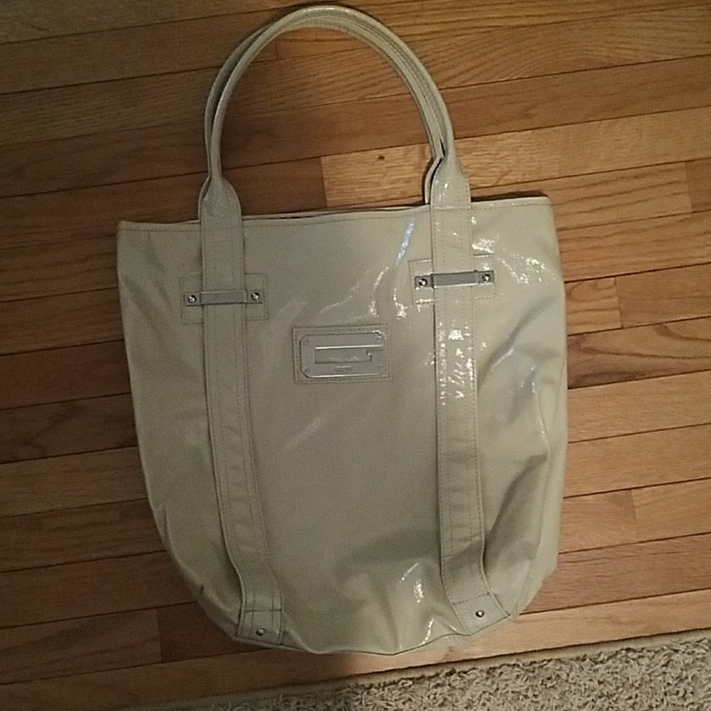 Guess tote